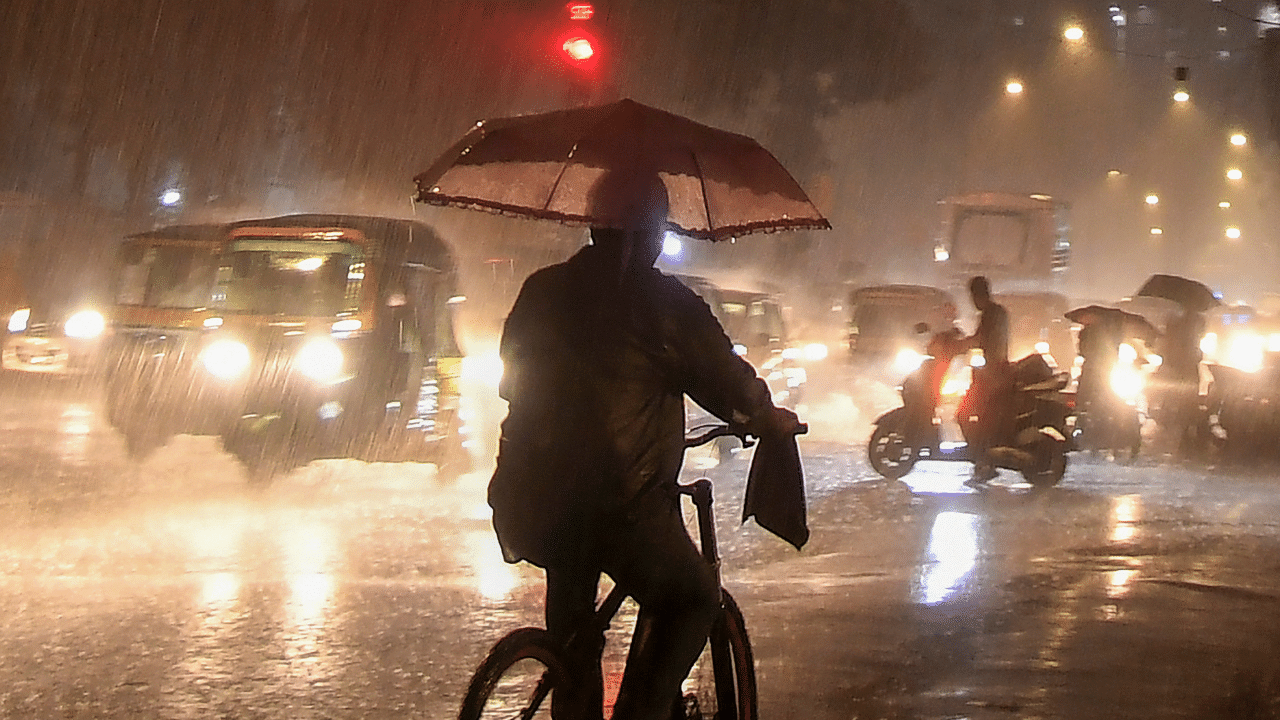 Kerala Rain alert: കള്ളക്കടലും ചക്രവാതച്ചുഴിയും, സംസ്ഥാനത്ത് വരും ദിവസങ്ങളിൽ മഴ കനക്കും