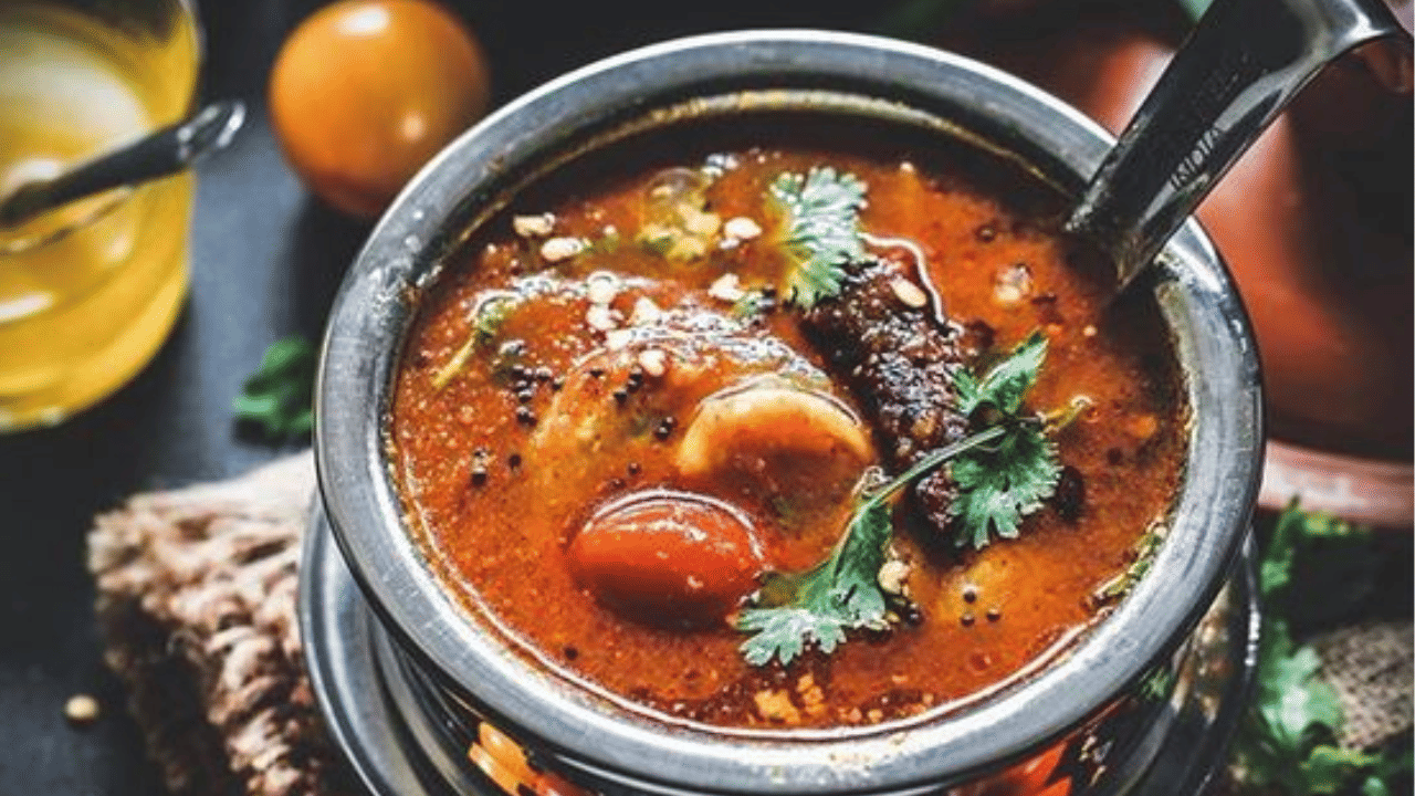 ഇനി ആവശ്യത്തിന് ഉപ്പും കാല്‍ ടീസ്പൂണ്‍ കായപ്പൊടിയും ചേര്‍ത്ത് വഴറ്റണം. അതിലേക്ക് അര ലിറ്റര്‍ വെള്ളവും ചേര്‍ത്ത് മൂടിവയ്ക്കാം. തിള വന്നു കഴിഞ്ഞാല്‍ വാങ്ങാം.   ഫോട്ടോ - pinterest