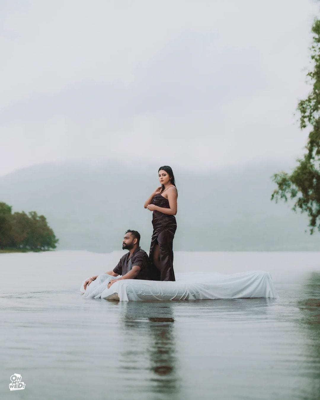 വിവാഹത്തീയതി തീരുമാനിച്ചതിനു പിന്നാലെ വിവാഹത്തിനു ഡ്രസ് എടുക്കാന്‍ പോയ വിശേഷങ്ങള്‍ ശ്രീവിദ്യ പങ്കുവെച്ചിരുന്നു. ഇത് കൂടാതെ കല്യാണത്തിന് ആദ്യം ക്ഷണിച്ചത് നടനും കേന്ദ്ര മന്ത്രിയുമായ സുരേഷ് ​ഗോപിയെയായിരുന്നു. തൃശൂരിലെത്തിയായിരുന്നു സുരേഷ് ഗോപിയെ കണ്ടത്. ഇതിനു ശേഷം മമ്മൂട്ടിയെ കണ്ടതിന്റെ സന്തോഷവും താരം പങ്കുവച്ചിരുന്നു. ശ്രീവിദ്യ മുല്ലച്ചേരിയും രാഹുൽ രാമചന്ദ്രനും (കടപ്പാട്: ഇൻസ്റ്റാ​ഗ്രാം)
