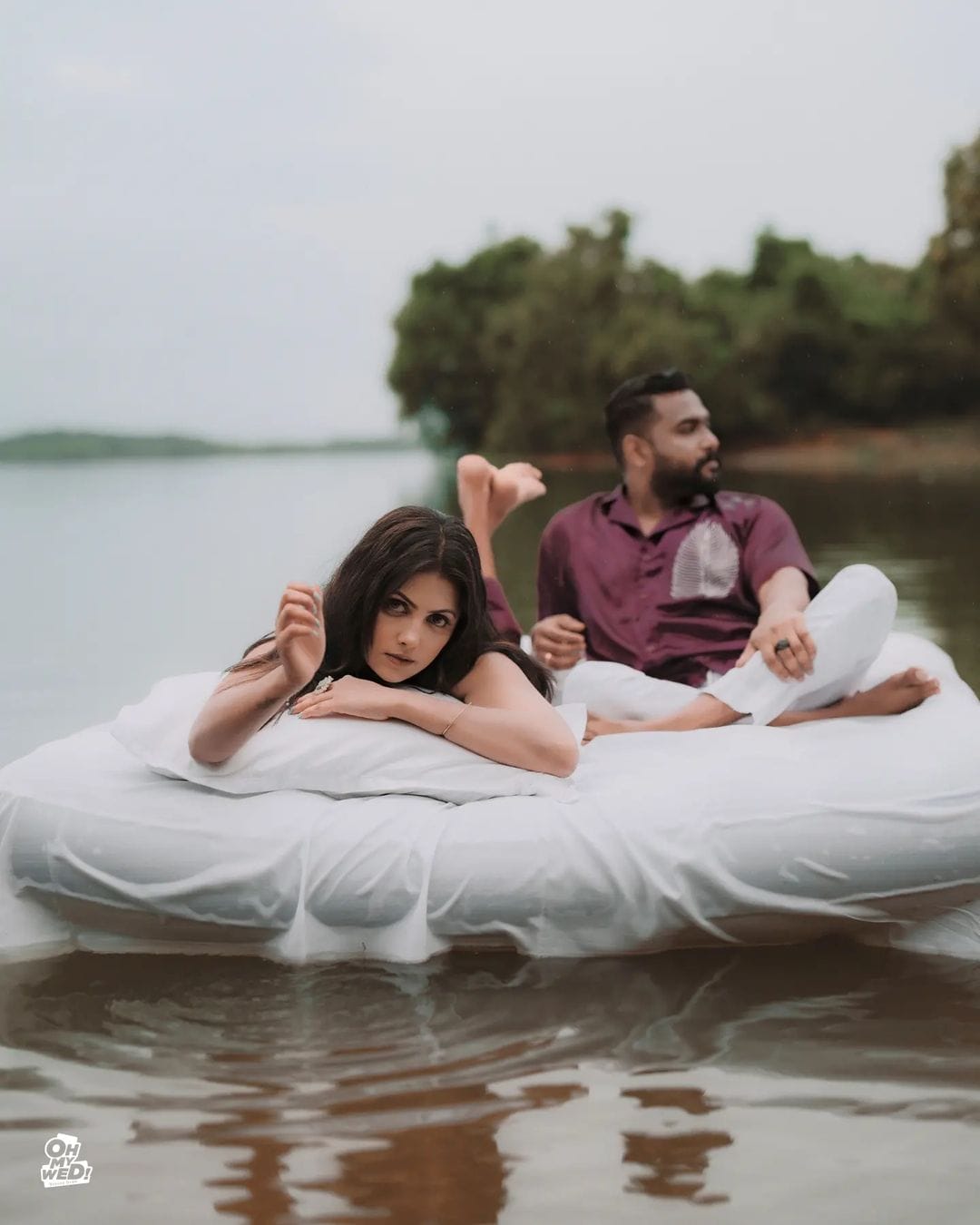 ടെലിവിഷൻ ഷോയിലൂടെ ശ്രദ്ധ നേടിയ ശ്രീവിദ്യ സിനിമയിലും അഭിനയിച്ചിട്ടുണ്ട്. ക്യാംപസ് ഡയറി എന്ന ചിത്രത്തിലൂടെയാണ് സിനിമയിൽ അരങ്ങേറ്റം കുറിക്കുന്നത്. ഒരു കുട്ടനാടന് ബ്ലോഗ്, ഒരു പഴയ ബോംബ് കഥ, നൈറ്റ് ഡ്രൈവ്, സത്യം മാത്രമേ ബോധിപ്പിക്കൂ തുടങ്ങിയവയാണ് ശ്രീവിദ്യ അഭിനയിച്ച മറ്റ് സിനിമകൾ.ശ്രീവിദ്യ മുല്ലച്ചേരിയും രാഹുൽ രാമചന്ദ്രനും (കടപ്പാട്: ഇൻസ്റ്റാ​ഗ്രാം)
