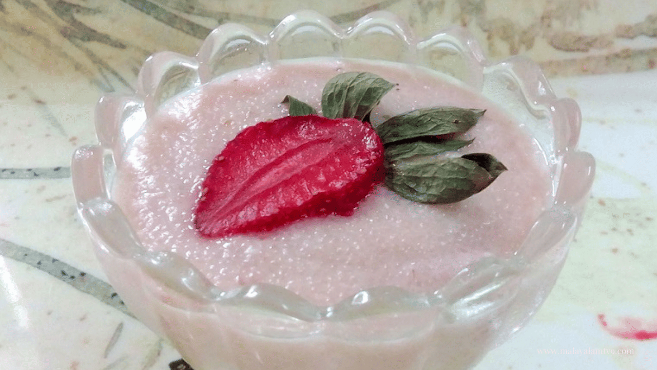 മുതിർന്നവരും കുട്ടികളും ഒരുപോലെ ഇഷ്ടപ്പെടുന്ന പഴമാണ്​ സ്ട്രോബറി എന്നത് വളരെ നല്ലൊരു പ്രത്യേകതയാണ്. പുറമെയുള്ള ഭംഗി പോലെ തന്നെ അകവും അത്ര തന്നെ ആരോ​ഗ്യകരമാണ്. അത്തരം സ്ട്രോബെറി പ്രേമികൾക്ക് ഓണത്തിന് തയ്യാറാക്കാനുള്ള പായസ റെസിപിയാണ് ഇവിടെ പറയുന്നത്.
