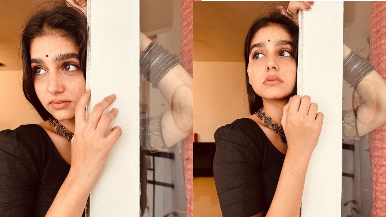 തണ്ണീര്‍ മത്തന്‍ ദിനങ്ങള്‍ എന്ന സിനിമയിലൂടെയാണ് അനശ്വര മലയാളികളുടെ ഹൃദയത്തില്‍ ഇടംനേടുന്നത്. പിന്നീട് നടിയായും സഹ നടിയായുമെല്ലാം ഒട്ടനവധി ചിത്രങ്ങളുടെ ഭാഗമാകാന്‍ താരത്തിന് സാധിച്ചു. (Image Credits: Instagram)