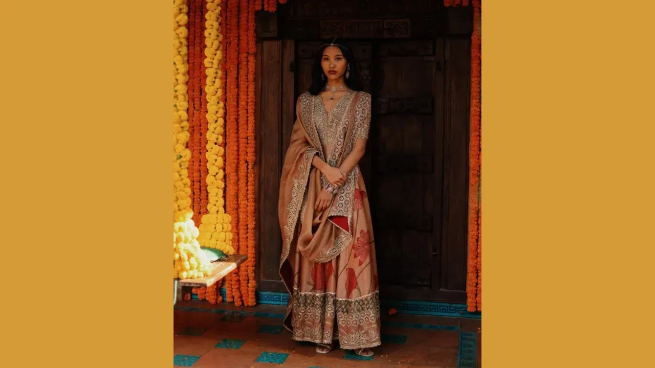 അജ് കലാം അനാർക്കലി സെറ്റ്, ആകർഷകമായ നിറങ്ങളിൽ ചെയ്തെടുത്തത്. (ഫോട്ടോ - INSTAGRAM)