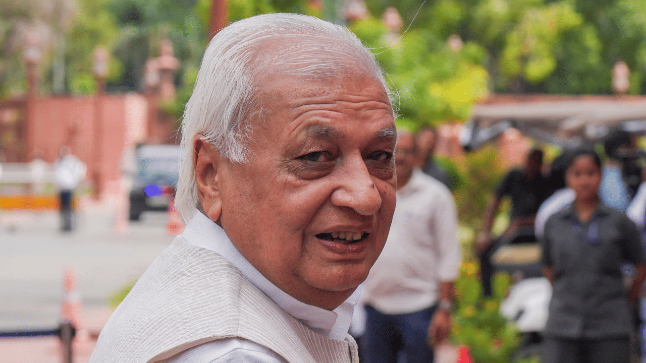 Arif Mohammad Khan: മുഖ്യമന്ത്രി നൽകിയ കത്ത് വ്യക്തമാകുന്നില്ല; പരസ്യമായി കത്ത് വായിച്ച് ഗവർണർ ആരിഫ് മുഹമ്മദ് ഖാൻ