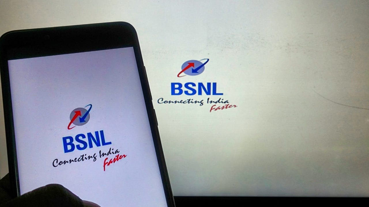 പുതിയ ലോഗോ പരിചയപ്പെടുത്തുന്ന ചടങ്ങിലായിരുന്നു കമ്പനിയുടെ വെളിപ്പെടുത്തൽ. ചടങ്ങിൽ പുതിയ ഏഴ് സേവനങ്ങൾ കമ്പനി പരിചയപ്പെടുത്തിയിരുന്നു. ഇതിനൊപ്പമാണ് താരിഫ് വർധിപ്പിക്കില്ലെന്ന തീരുമാനവും കമ്പനി അറിയിച്ചത്. (Image Credits - Getty Images)