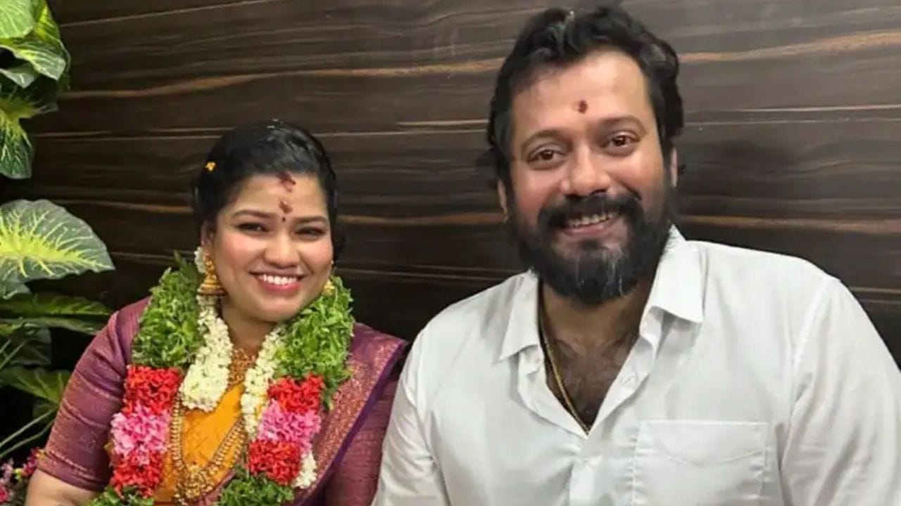 നടന്‍ ബാല നാലാമതും വിവാഹിതനായിരിക്കുകയാണ്. കഴിഞ്ഞ കുറച്ച് ദിവസങ്ങള്‍ക്ക് മുമ്പാണ് താന്‍ വീണ്ടും വിവാഹം കഴിക്കാന്‍ പോവുകയാണെന്ന് ബാല വെളിപ്പെടുത്തിയത്. തനിക്ക് കുടുംബവും കുട്ടികളും വേണമെന്നാണ് അന്ന് ബാല പറഞ്ഞത്. (Image Credits: Social Media)