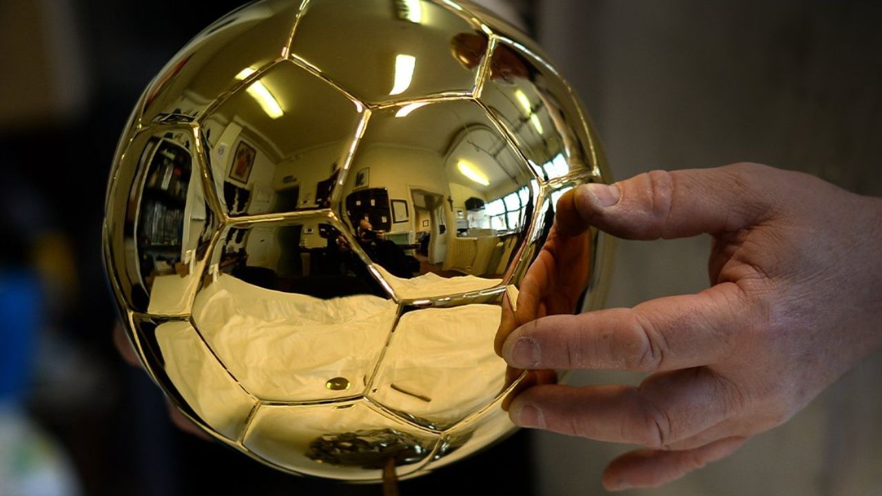 Ballon d’Or 2024 : മെസിയും റൊണാൾഡോയുമില്ല; ആർക്ക് ലഭിക്കും ബാലൺ ഡി’ഓർ? പുരസ്കാരദാന ചടങ്ങ് എപ്പോൾ, എവിടെ ലൈവായി കാണാം? Ballon d’Or 2024 : മെസിയും റൊണാൾഡോയുമില്ല; ആർക്ക് ലഭിക്കും ബാലൺ ഡി’ഓർ? പുരസ്കാരദാന ചടങ്ങ് എപ്പോൾ, എവിടെ ലൈവായി കാണാം?