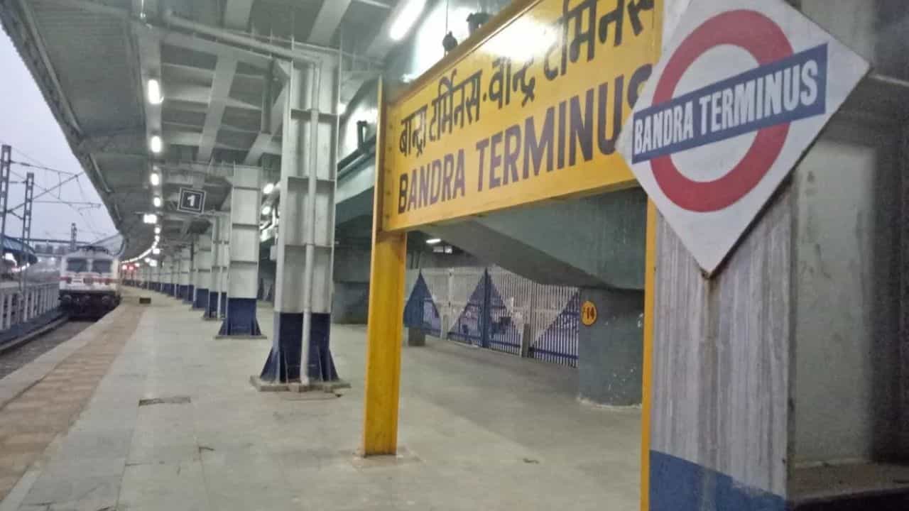 Bandra Stampede: ബാന്ദ്ര റെയില്വേ സ്റ്റേഷനില് തിരക്കില്പ്പെട്ട് അപകടം; നിരവധി പേര് ചികിത്സയില് Bandra Stampede: ബാന്ദ്ര റെയില്വേ സ്റ്റേഷനില് തിരക്കില്പ്പെട്ട് അപകടം; നിരവധി പേര് ചികിത്സയില്