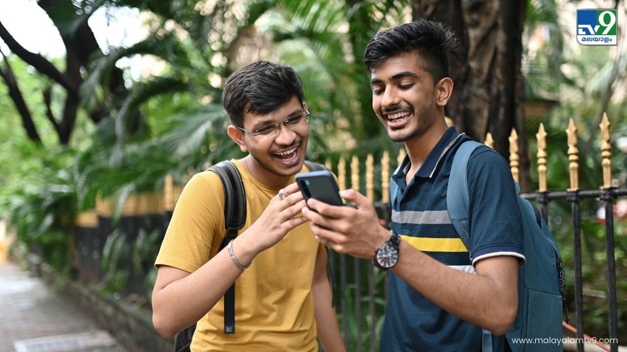 Best BSNL Plans: രണ്ട് സിം ഉള്ളവർക്ക് എപ്പോഴും ഉപകാരപ്പെടും; ബിഎസ്എൻഎല്ലിൻ്റെ ഈ പ്ലാൻ കിടിലം Best BSNL Plans: രണ്ട് സിം ഉള്ളവർക്ക് എപ്പോഴും ഉപകാരപ്പെടും; ബിഎസ്എൻഎല്ലിൻ്റെ ഈ പ്ലാൻ കിടിലം