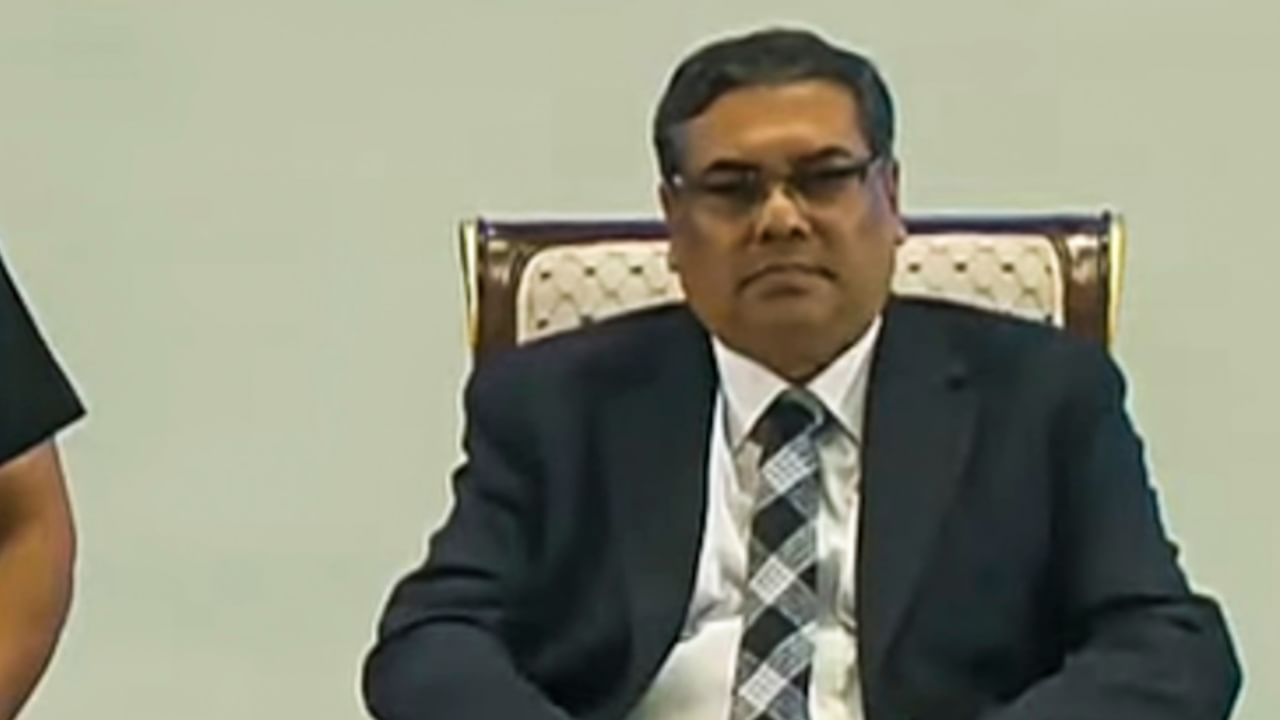 Supreme Court : സുപ്രിം കോടതിയുടെ അടുത്ത ചീഫ് ജസ്റ്റിസായി ജസ്റ്റിസ് സഞ്ജീവ് ഖന്ന എത്തിയേക്കും; ശുപാർശ ചെയ്ത് ജസ്റ്റിസ് ഡിവൈ ചന്ദ്രചൂഡ് Supreme Court : സുപ്രിം കോടതിയുടെ അടുത്ത ചീഫ് ജസ്റ്റിസായി ജസ്റ്റിസ് സഞ്ജീവ് ഖന്ന എത്തിയേക്കും; ശുപാർശ ചെയ്ത് ജസ്റ്റിസ് ഡിവൈ ചന്ദ്രചൂഡ്