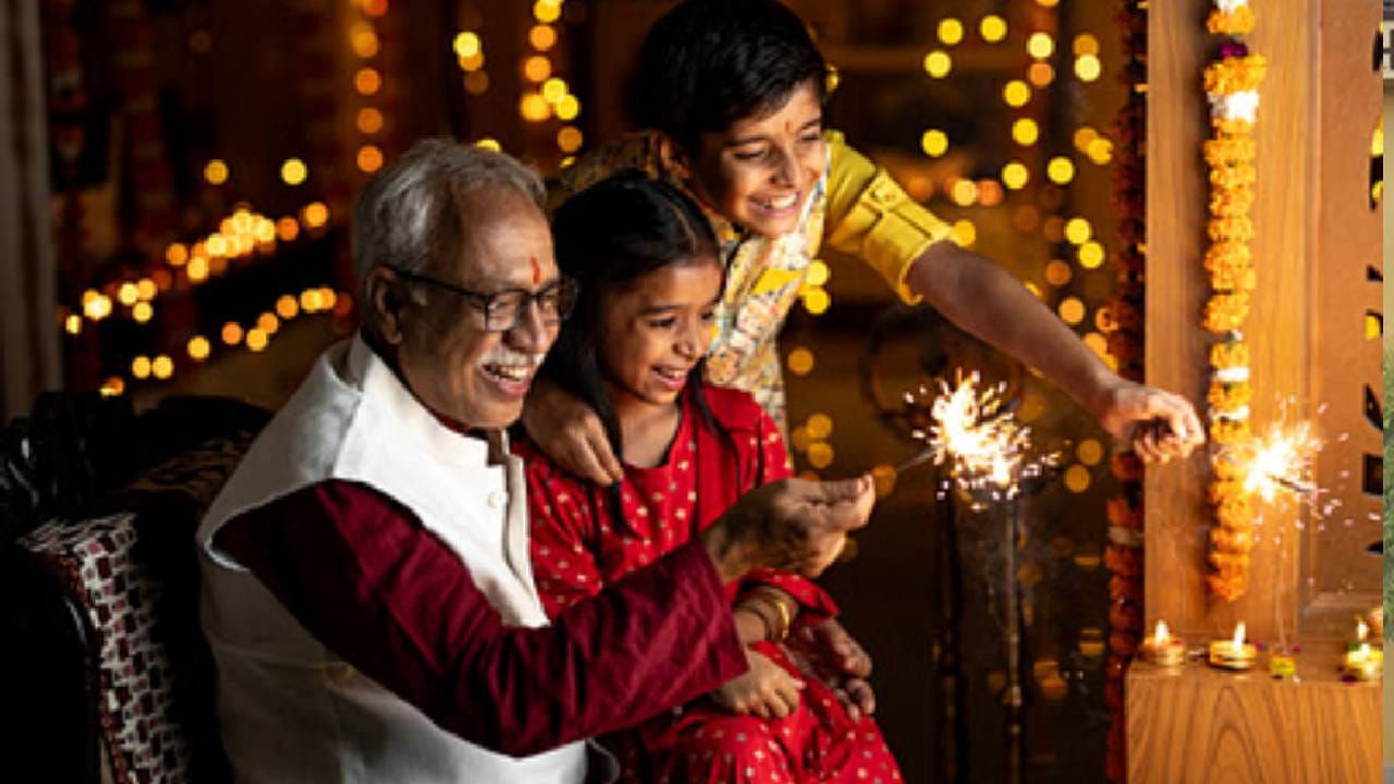 ദീപങ്ങളുടെ ഉത്സവമായ ദീപാവലി സമൃദ്ധിയുടെയും ഐശ്വര്യത്തിന്റേയും പ്രതീകമാണ്. രാവണനെ കീഴടക്കി അയോധ്യയിലേക്കുള്ള ശ്രീരാമന്റെ വിജയകരമായ തിരിച്ചുവരവിനെ അനുസ്മരിക്കുന്നതാണ് ദീപാവലി എന്നാണ് വിശ്വാസം. രാജ്യമെമ്പാടം ഈ ദിവസം വളരെ ആഘോഷപൂർവ്വമാണ് ഇത് കൊണ്ടാടുന്നത്.  (​image credits: triloks)