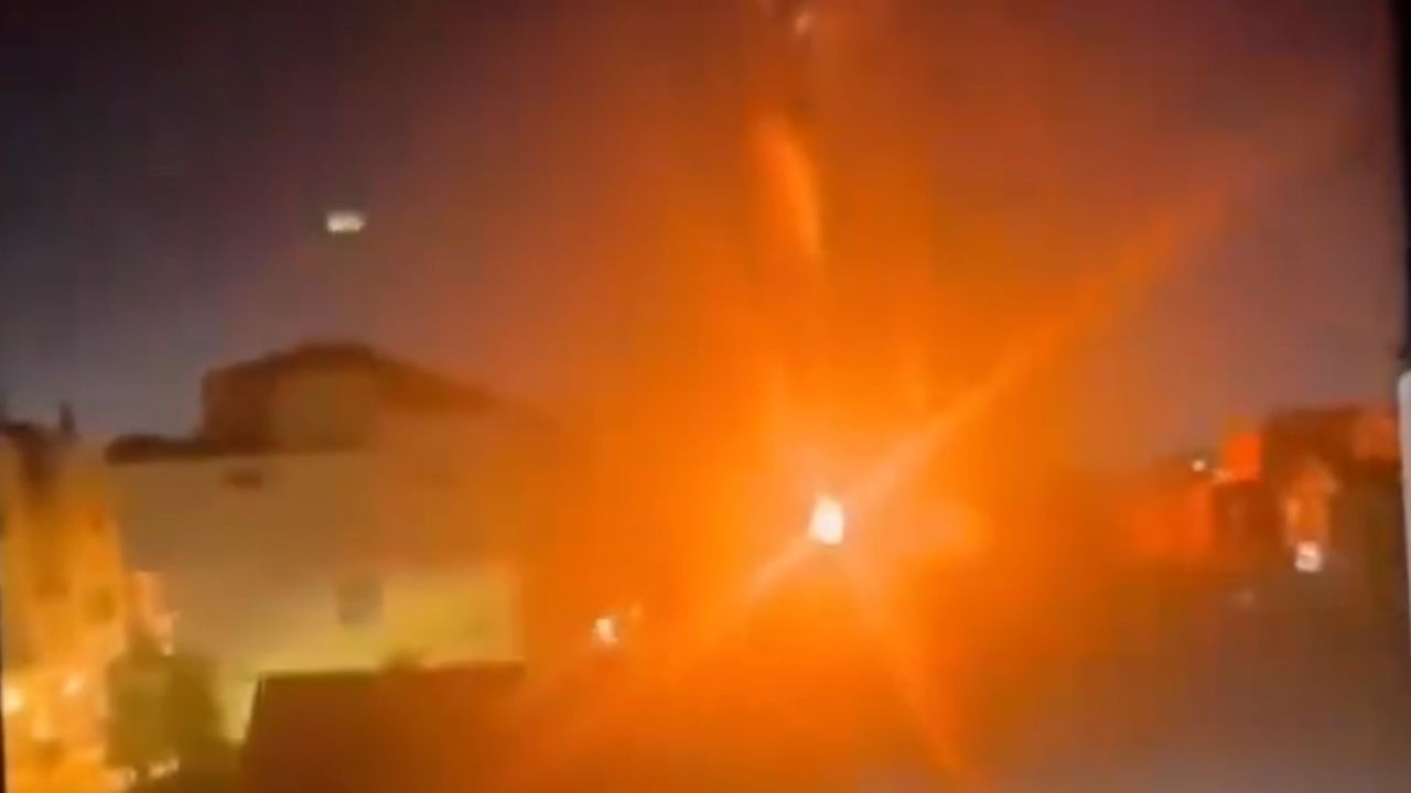 Helicopter Collision Video: യുഎസിലെ റേഡിയോ ടവറില് ഹെലികോപ്റ്റര് ഇടിച്ച് അപകടം; വീഡിയോ Helicopter Collision Video: യുഎസിലെ റേഡിയോ ടവറില് ഹെലികോപ്റ്റര് ഇടിച്ച് അപകടം; വീഡിയോ