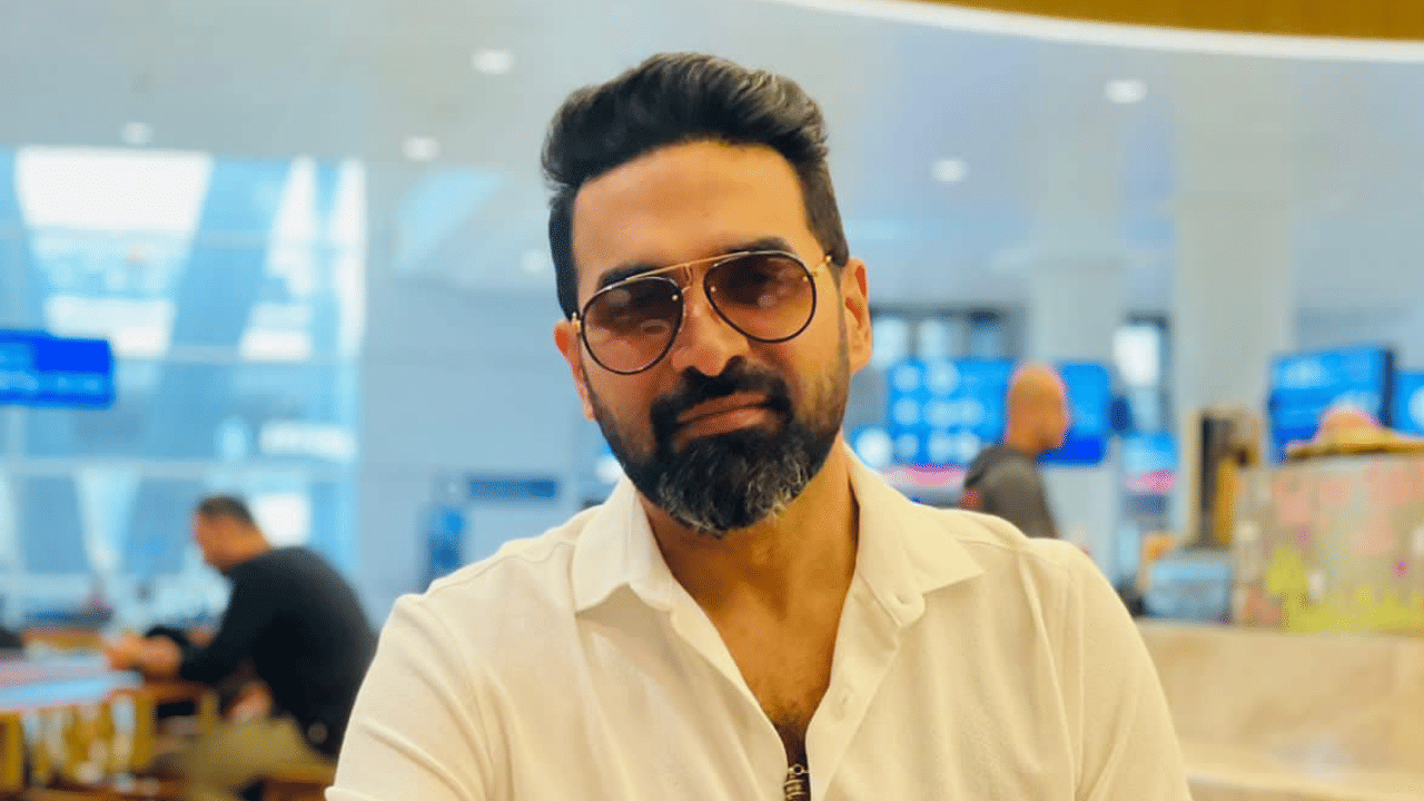 ആലപ്പുഴയിൽ പ്രകൃതിയോട് ഇണങ്ങിയ ഒരു വീട് ഗോപി സുന്ദറിനുണ്ട്. അതിന്റെ ചിത്രങ്ങൾ താരം ഇടയ്ക്ക് സമൂഹ മാധ്യമങ്ങളിൽ പങ്കുവയ്ക്കാറുമുണ്ട്. ഗോപിയുടെ സംഗീത സ്ഥാപനമായ ഗോപി സുന്ദർ മ്യൂസിക് പ്രൊഡക്ഷൻ ഹബ്ബ് പ്രവർത്തിക്കുന്നതും ഇവിടെയാണ്. അതിനാൽ അദ്ദേഹം കൊച്ചിയിലെ വീട് വിറ്റ ശേഷം ഇവിടേക്ക് താമസം മാറാനാകും സാധ്യത. (Image Credits: Gopi Sundar Facebook)