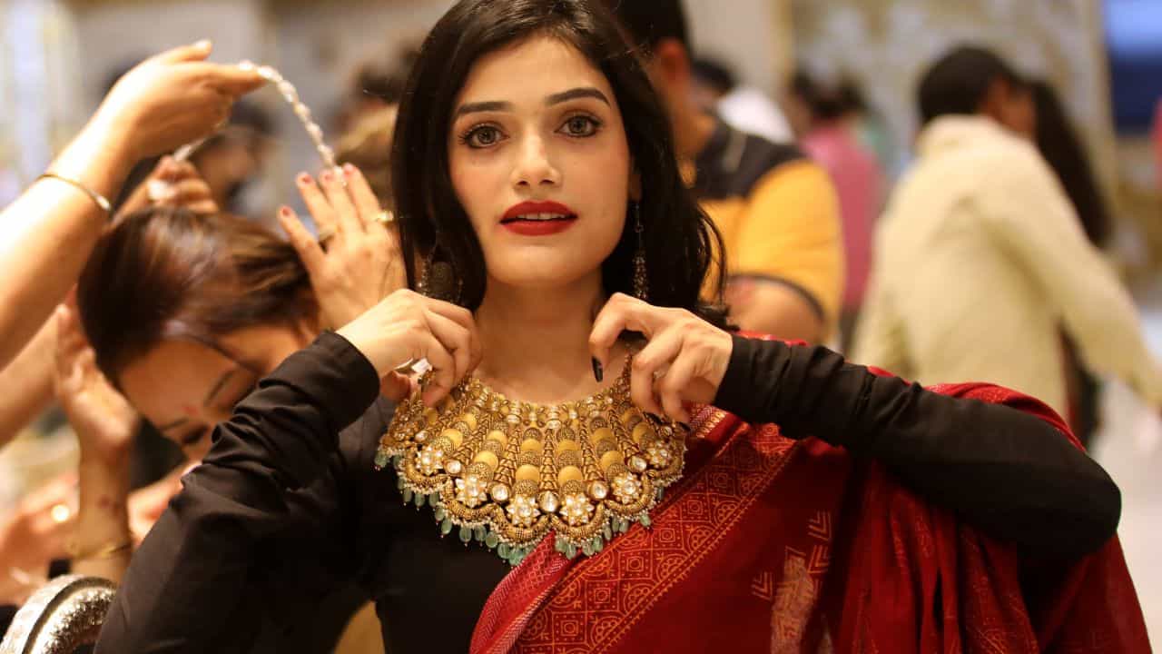 Kerala Gold Price Today: ഇതിനൊരു അവസാനമില്ല! ഇന്നും റെക്കോഡ് നിരക്കിൽ സ്വർണവില; നിരക്ക് അറിയാം