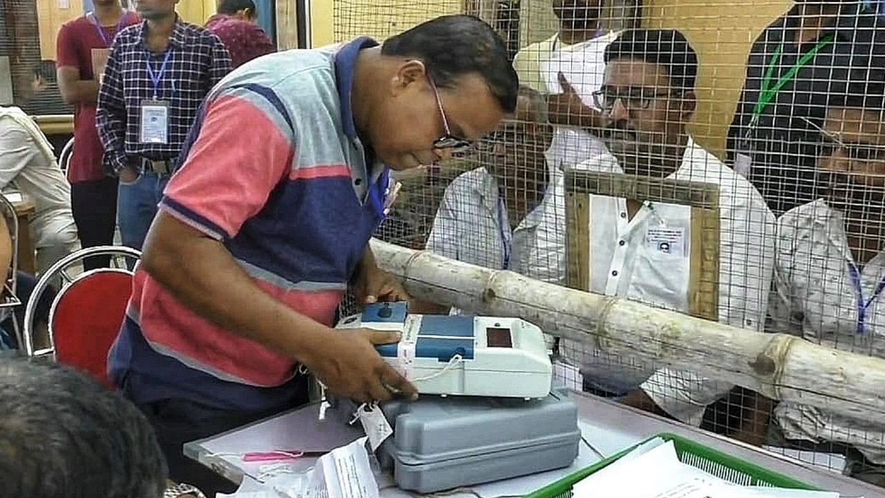 Haryana Election Result 2024 : ‘വോട്ടിങ് മെഷീനുകളിൽ ഹാക്കിങ് നടന്നു’; പരാതിനൽകി കോൺഗ്രസ് Haryana Election Result 2024 : ‘വോട്ടിങ് മെഷീനുകളിൽ ഹാക്കിങ് നടന്നു’; പരാതിനൽകി കോൺഗ്രസ്