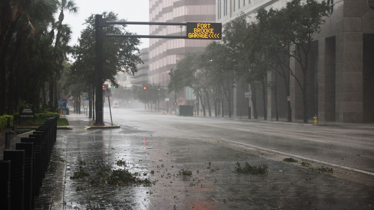 Hurricane Milton: അമേരിക്കന്‍ തീരംതൊട്ട് മില്‍ട്ടണ്‍; ഫ്‌ളോറിഡയുടെ പടിഞ്ഞാറന്‍ തീരത്ത് ആഞ്ഞടിച്ച് ചുഴലിക്കാറ്റ്‌