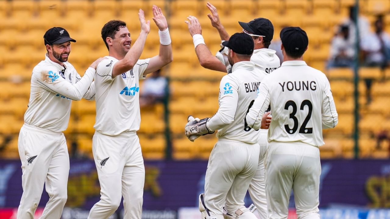 Ind vs Nz : എറിഞ്ഞൊടിച്ച് കിവീസ്; 46 റൺസിൽ മുട്ടുമുടക്കി ഇന്ത്യ; ചരിത്രത്തിലെ മൂന്നാമത്തെ ചെറിയ സ്കോർ Ind vs Nz : എറിഞ്ഞൊടിച്ച് കിവീസ്; 46 റൺസിൽ മുട്ടുമുടക്കി ഇന്ത്യ; ചരിത്രത്തിലെ മൂന്നാമത്തെ ചെറിയ സ്കോർ