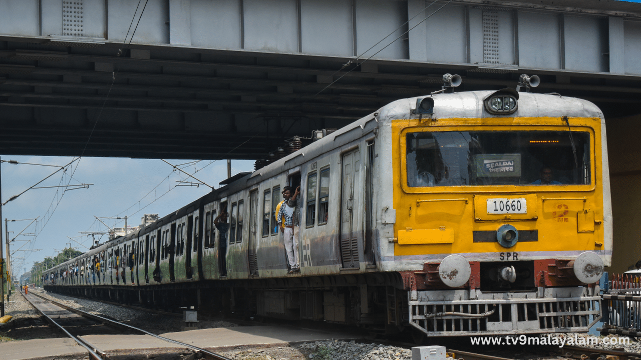 Railway luggage fine: റെയിൽവേ വക പുതിയ ശിക്ഷ… അധിക ലഗേജിന് അധികം പിഴ…പ്ലാറ്റ് ഫോം ടിക്കറ്റിലും നിയന്ത്രണം Railway luggage fine: റെയിൽവേ വക പുതിയ ശിക്ഷ… അധിക ലഗേജിന് അധികം പിഴ…പ്ലാറ്റ് ഫോം ടിക്കറ്റിലും നിയന്ത്രണം