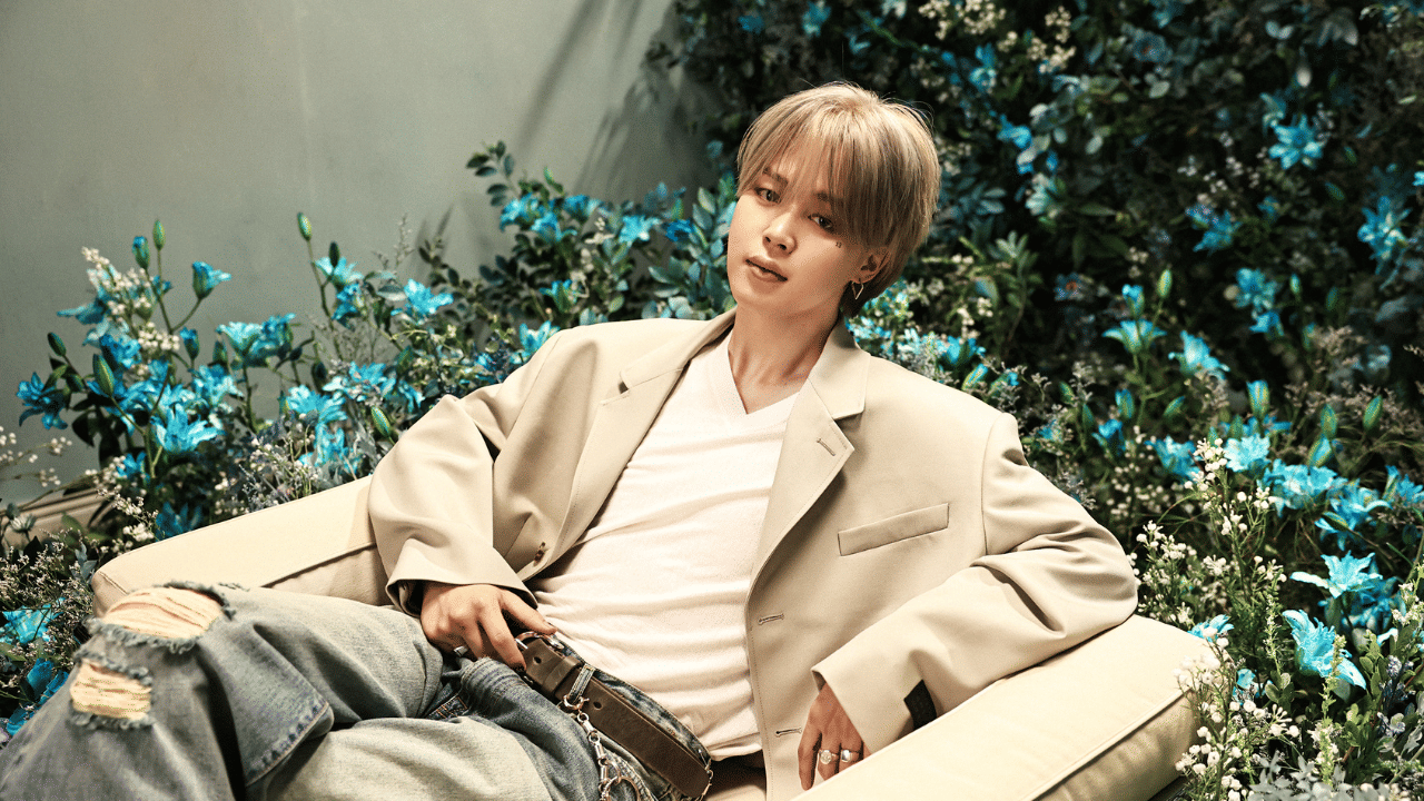 കൊറിയൻ സംഗീത ബാൻഡ് ബിടിഎസിലെ അംഗമായ ജിമിന്റെ 29-ാം ജന്മദിനം ആഘോഷമാക്കി ആരാധകർ. ബാൻഡിലെ അംഗങ്ങളുടെ ജന്മദിനത്തിൽ താരങ്ങൾ ലൈവ് വന്ന് ആരാധകരുമായി പിറന്നാൾ ആഘോഷിക്കുന്ന ഒരു പതിവ് കൊറിയയിലുണ്ട്. എന്നാൽ, നിലവിൽ ജിമിൻ സൈന്യത്തിൽ സേവനമനുഷ്ഠിക്കുന്നതിനാൽ ഇത്തവണ ലൈവ് വരാൻ സാധിച്ചില്ല. (Image Credits: Weverse)