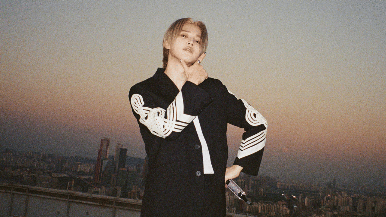 അതിൽ ഭാഗ്യശാലികളായ ആരാധകർക്ക്, താരങ്ങളിൽ നിന്നും കത്തിന് മറുപടിയും ലഭിക്കുന്നു. ഇതേ മാതൃകയിൽ, ഇത്തവണയും ജിമിന്റെ പിറന്നാൾ പ്രമാണിച്ച് നിരവധി കത്തുകളാണ് ആരാധകർ എഴുതിയത്. അതോടൊപ്പം, ആരാധകർക്ക് പിറന്നാൾ സമ്മാനമായി ജിമിന്റെ പുതിയ ചിത്രങ്ങളും വീവേഴ്‌സ് പങ്കുവെച്ചിട്ടുണ്ട്. (Image Credits: Weverse)