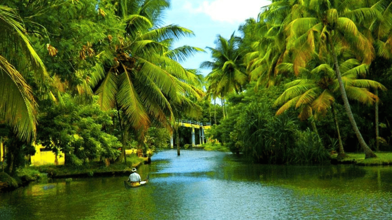 Kerala Piravi: 68-ാം പിറന്നാൾ നിറവിൽ ദൈവത്തിന്റെ സ്വന്തം നാട്; കേരളത്തിനുമുണ്ട് ഒരുപാട് കഥ പറയാൻ