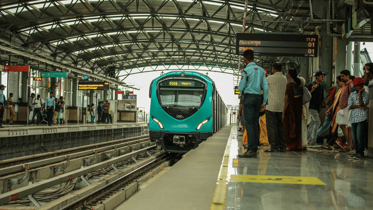Kochi Metro: എന്തോ മറന്നു! കൊച്ചി മെട്രോയില് ഏറ്റവും കൂടുതല് മറന്നുവെച്ചത് ഈ സാധനമാണ് Kochi Metro: എന്തോ മറന്നു! കൊച്ചി മെട്രോയില് ഏറ്റവും കൂടുതല് മറന്നുവെച്ചത് ഈ സാധനമാണ്