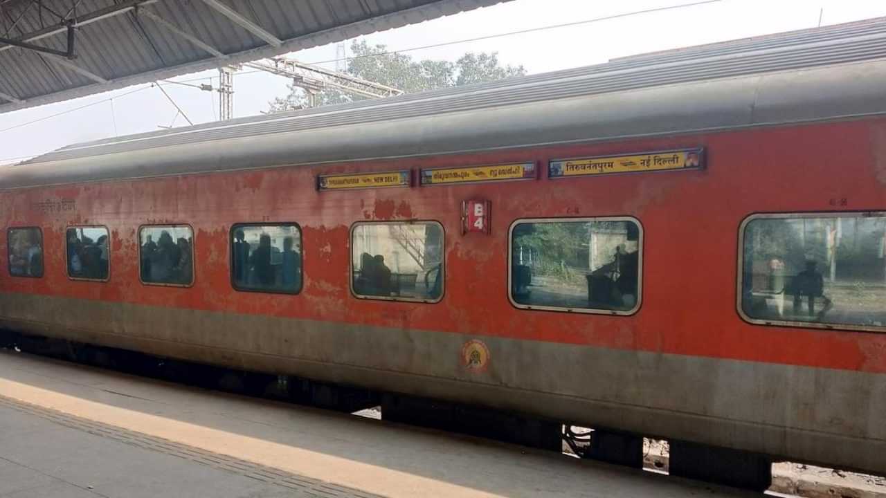 Kerala Express : തകർന്ന പാളത്തിലൂടെ ഓടി കേരള എക്സ്പ്രസ്; തൊഴിലാളികൾ ചെങ്കൊടി കാണിച്ചതോടെ ഒഴിവായത് വൻ ദുരന്തം