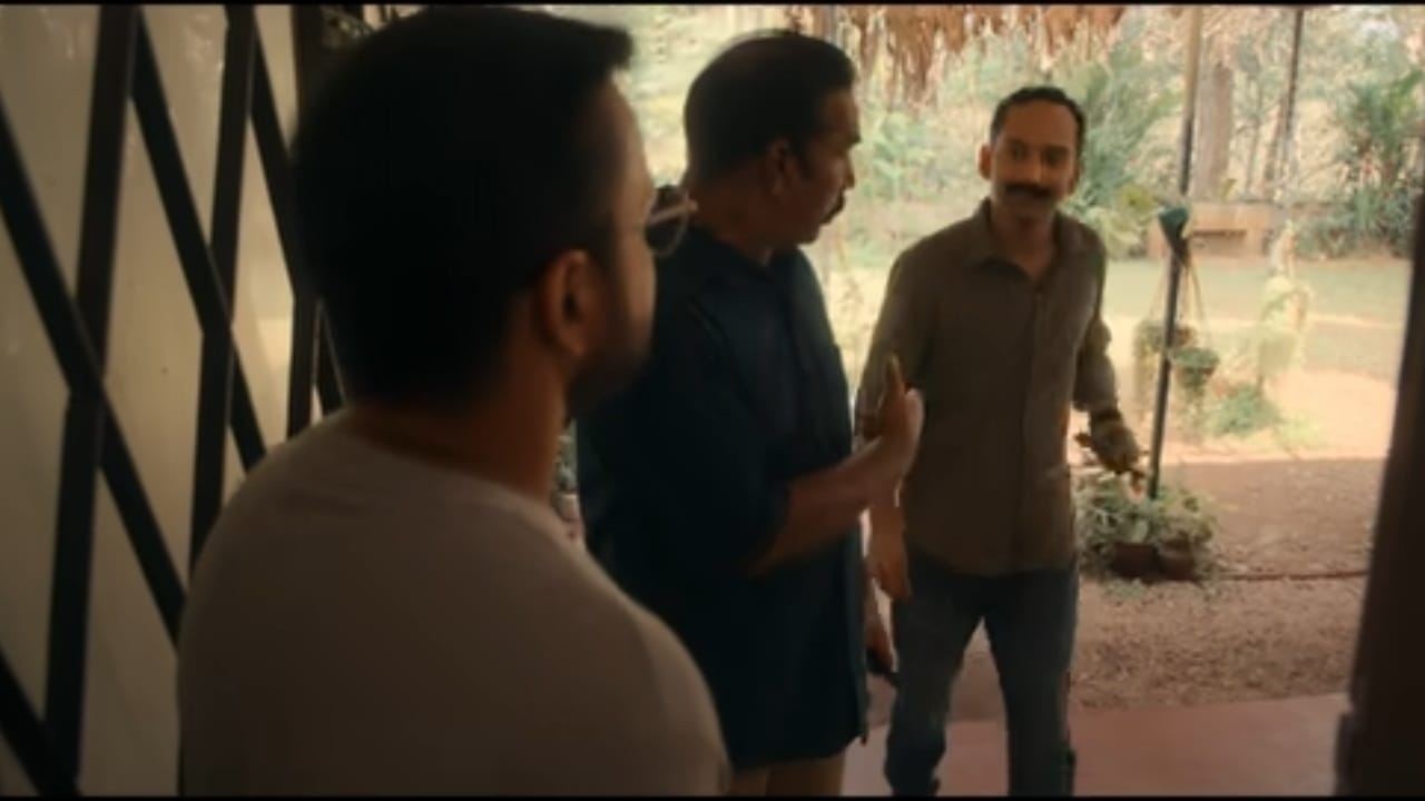 അമൽ നീരദ് സംവിധാനം ചെയ്യുന്ന ചിത്രമാണ് ബോഗൻവില്ല. ലാജോ ജോസാണ് ചിത്രത്തിൻ്റെ കഥ. അമൽ നീരദും ലാജോ ജോസും ചേർന്ന് തിരക്കഥ നിർവഹിച്ചിരിക്കുന്നു. ജ്യോതിർമയിക്കൊപ്പം കുഞ്ചാക്കോ ബോബനും ഫഹദ് ഫാസിലും ഉൾപ്പെടെയുള്ളവർ ചിത്രത്തിലുണ്ട്. ഈ മാസം 17ന് ചിത്രം പുറത്തിറങ്ങും. (Image Courtesy - Screengrab)