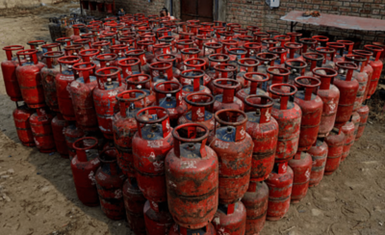 LPG Price Hike : ​ഗ്യാസ് വിലയിൽ കുതിപ്പ്; വാണിജ്യ പാചക വാതക സിലിണ്ടറിന് വില കൂട്ടി