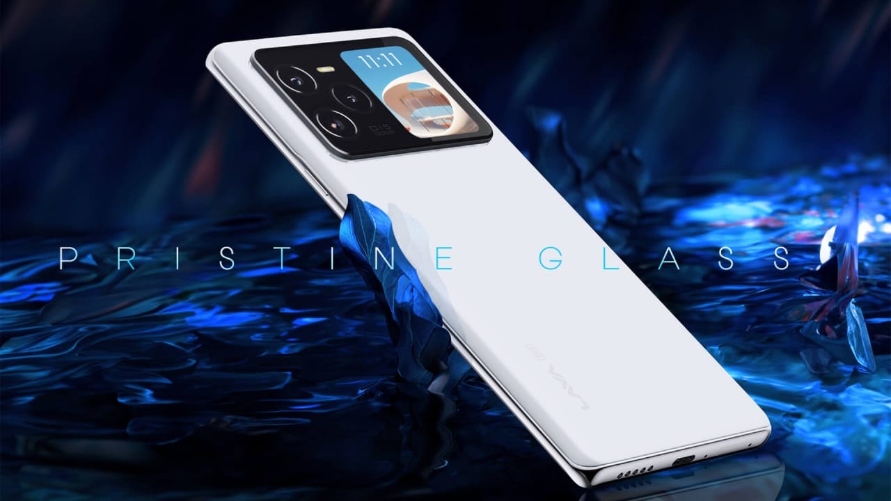 ആമസോൺ ആണ് ലാവ അഗ്നി 3യുടെ ഒഫീഷ്യൽ സെല്ലിങ് പാർട്ണർ. 1000 രൂപയുടെ ബാങ്ക് ഡിസ്കൗണ്ട് അടക്കം ഫോണിന് ആമസോണിൽ ലഭിക്കും. ഹെതർ ഗ്ലാസ്, പ്രിസ്റ്റീൻ ഗ്ലാസ് എന്നീ രണ്ട് നിറങ്ങളിലാണ് ഫോൺ പുറത്തിറങ്ങുന്നത്. (Image Courtesy - Lava Website)