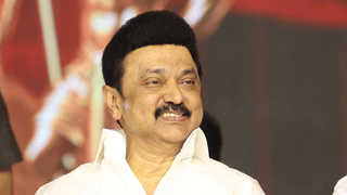 Radhika Merchant: രാധിക രണ്ട് തവണ കേക്ക് കൊടുത്തിട്ടും ആകാശ് അംബാനി വാങ്ങിച്ചില്ല; എന്താണ് സംഭവിച്ചതെന്ന് സോഷ്യൽ മീഡിയ