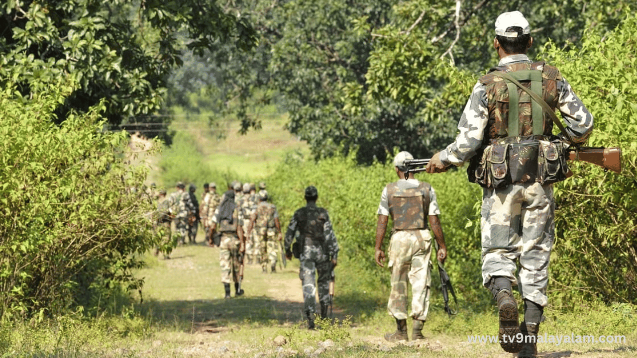 Maoist Attack: ഐഇഡി പൊട്ടിത്തെറിച്ചു; മാവോയിസ്റ്റ് ആക്രമണത്തിൽ 2 ഐടിബിപി ജവാൻമാർക്ക് വീരമൃത്യു Maoist Attack: ഐഇഡി പൊട്ടിത്തെറിച്ചു; മാവോയിസ്റ്റ് ആക്രമണത്തിൽ 2 ഐടിബിപി ജവാൻമാർക്ക് വീരമൃത്യു