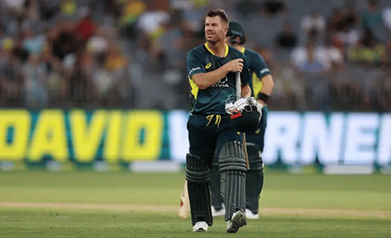 രാജ്യാന്തര ക്രിക്കറ്റിൽ നിന്ന് വിരമിക്കൽ പ്രഖ്യാപിച്ച് ഓസ്ട്രേലിയൻ ക്രിക്കറ്റ് താരം മാത്യു വെയ്ഡ്. വിരമിക്കൽ പ്രഖ്യാപിച്ചതിന് പിന്നാലെ ഓസ്ട്രേലിയൻ ടീമിന്റെ വിക്കറ്റ് കീപ്പിം​ഗ്, ഫീൽഡിം​ഗ് പരിശീലകനായി നിയമിച്ചു. (Image Credits: Cricket Australia)