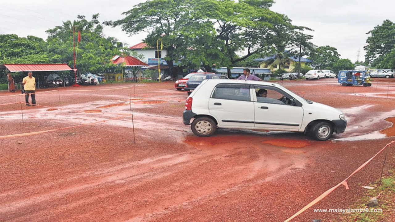 License Renewal: പ്രവാസികളെ ഇതിലേ ഇതിലേ...; ലൈസൻസ് പുതുക്കാൻ ദിവസം അഞ്ച് സ്ലോട്ട്, അനുവദിച്ചില്ലെങ്കിൽ നടപടി