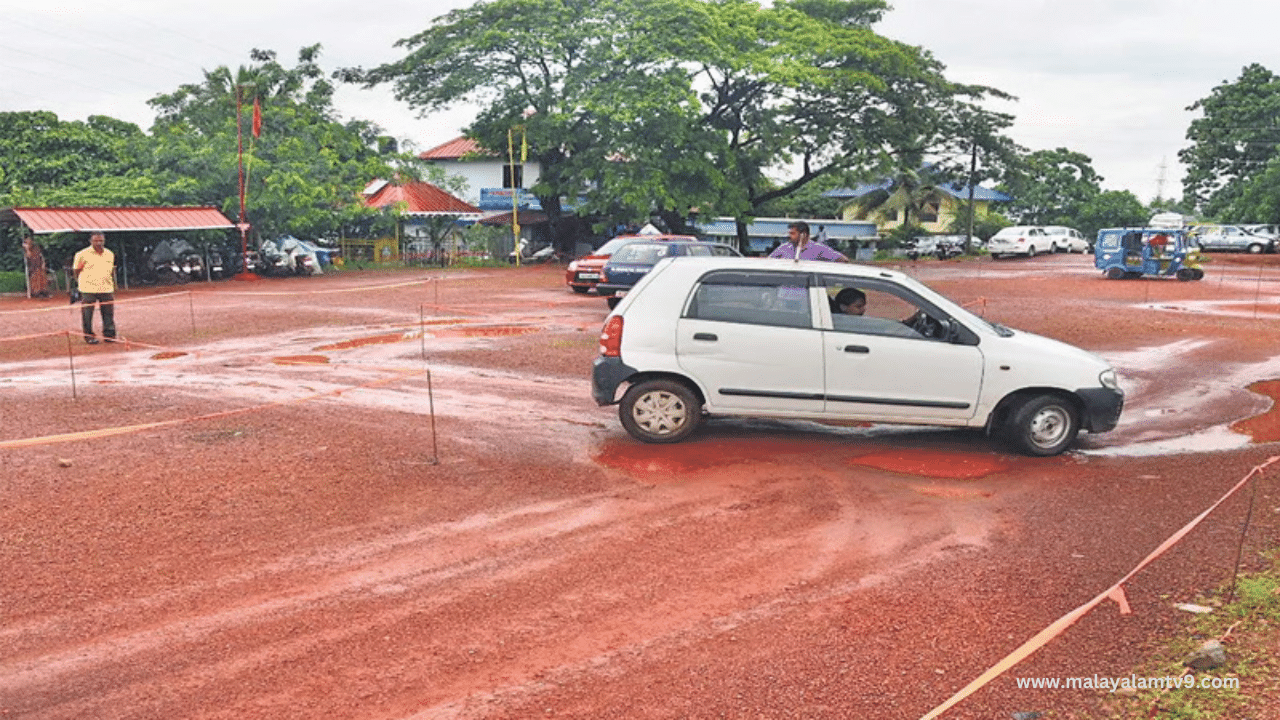 License Renewal: പ്രവാസികളെ ഇതിലേ ഇതിലേ...; ലൈസൻസ് പുതുക്കാൻ ദിവസം അഞ്ച് സ്ലോട്ട്, അനുവദിച്ചില്ലെങ്കിൽ നടപടി