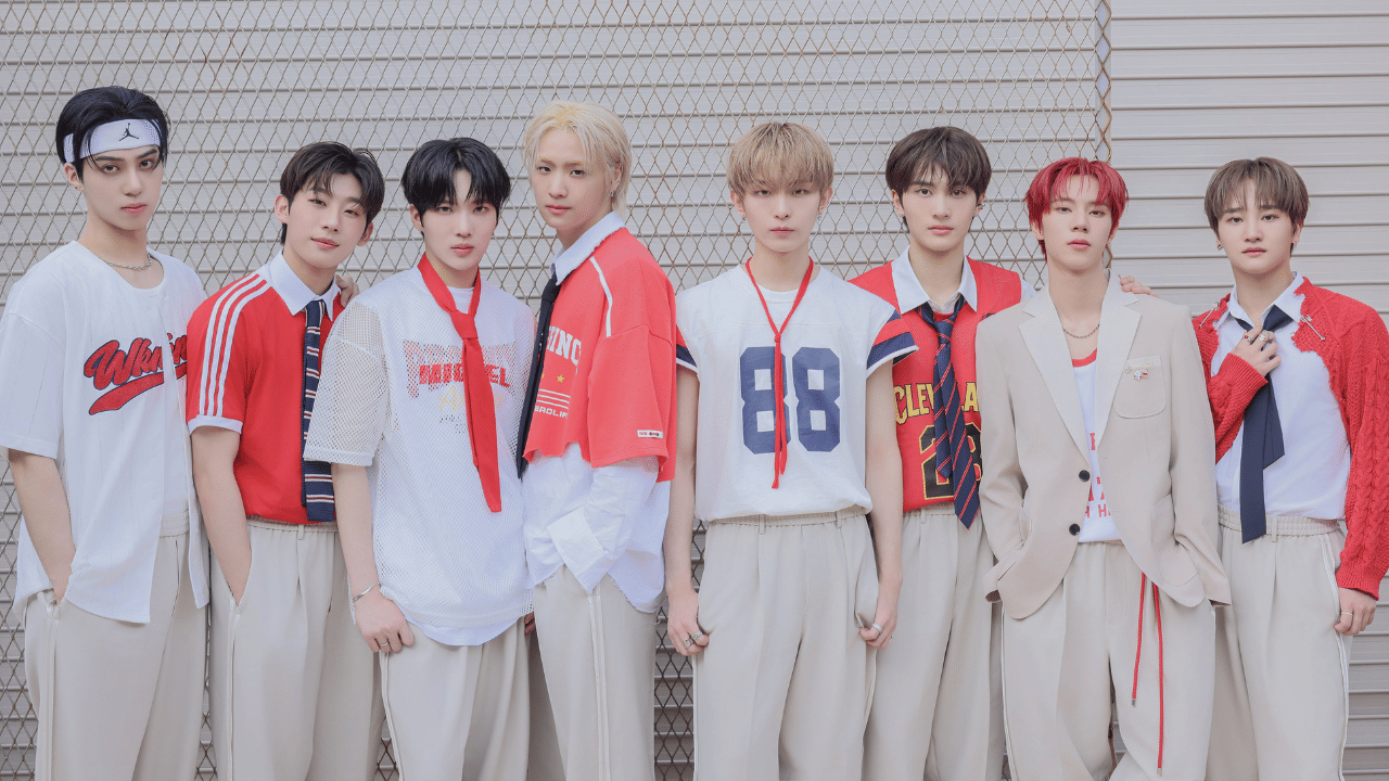 'ആസ കൂട' എന്ന തമിഴ് ഗാനത്തിന് ചുവടുവെച്ച് കൊറിയൻ ബാൻഡായ എൻടിഎക്സ് (NTX). ഒക്ടോബർ 18-ന് ഡൽഹിയിലെ ജവാഹർലാൽ നെഹ്‌റു ഇൻഡോർ സ്റ്റേഡിയത്തിൽ വെച്ച് നടന്ന 'രംഗ് ദേ കൊറിയ ഫെസ്റ്റിവൽ 2024'-ലാണ് ബാൻഡിന്റെ തകർപ്പൻ പ്രകടനം. രണ്ടു ദിവസം നീണ്ടു നിന്ന പരിപാടി ഏറെ ആവേശത്തോടെ ആരാധകർ ഏറ്റെടുത്തു. (Image Credits: NTX X)