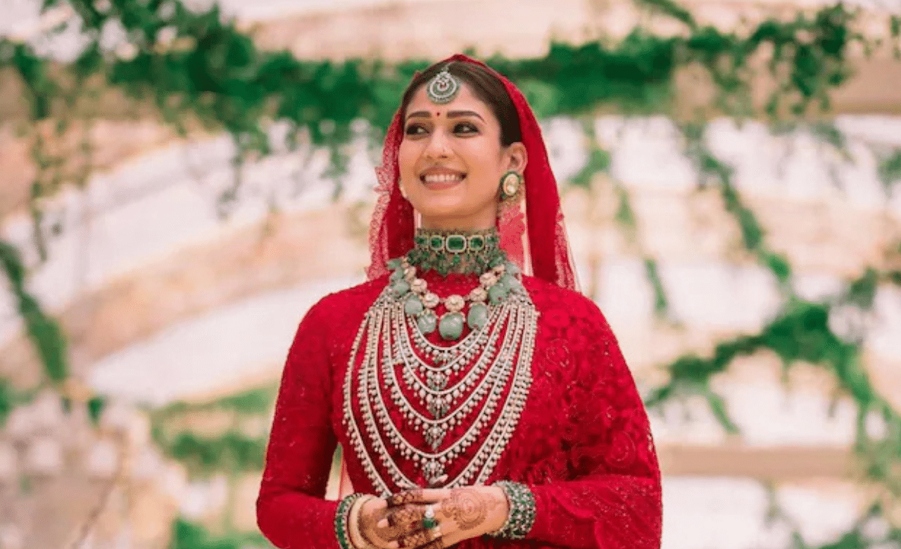 ‘ലേഡി സൂപ്പർ സ്റ്റാറിന്റെ ജീവിത യാത്ര കാണുക’ എന്ന അടിക്കുറിപ്പോടെ ഡോക്യുമെന്ററി റിലീസ് ചെയ്യുന്ന കാര്യം നെറ്റ്ഫിളിക്സാണ് ആരാധകരെ അറിയിച്ചത്. വിവാഹം കഴിഞ്ഞ് 2 വർഷങ്ങൾക്ക് ശേഷമാണ് ഡോക്യുമെന്റി പുറത്തിറങ്ങുന്നത്. (Image Credits: Social Media)