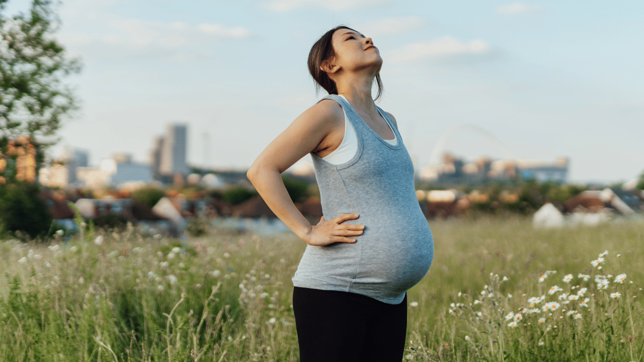 ഗർഭിണികൾ വ്യായാമം ചെയ്യുന്നത് പല രോഗങ്ങളുടെയും സാധ്യത കുറയ്ക്കാൻ സഹായിക്കുമെന്ന് പഠനങ്ങൾ പറയുന്നു. ഗർഭകാലത്ത് വ്യായാമം ചെയ്യുന്നത് മാതാപിതാക്കളിൽ നിന്നും കുട്ടിയിലേക്ക് ഉപാപചയ രോഗങ്ങൾ പകരുന്നതിനുള്ള സാധ്യത കുറയ്ക്കുന്നതായും കണ്ടെത്തി. എലികളിൽ നടത്തിയ പഠനത്തിലാണ് പുതിയ കണ്ടെത്തൽ. (Image Credits: Oscar Wong/Getty Images)