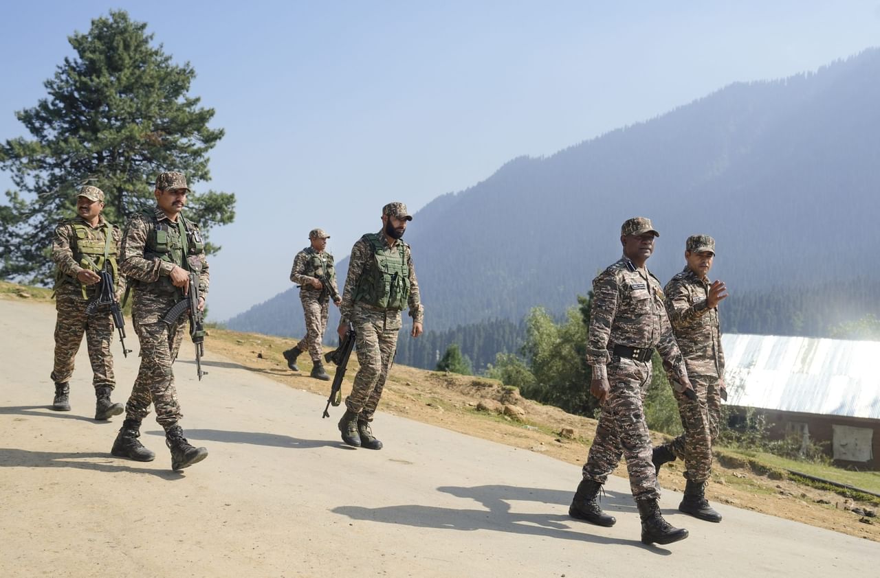 Baramulla Encounter: കശ്മീരിലെ ബാരാമുള്ളയിലുണ്ടായ ഭീകരാക്രമണം; രണ്ട് സൈനികർക്ക് വീരമൃത്യു, മൂന്നുപേർക്ക് പരിക്ക് Baramulla Encounter: കശ്മീരിലെ ബാരാമുള്ളയിലുണ്ടായ ഭീകരാക്രമണം; രണ്ട് സൈനികർക്ക് വീരമൃത്യു, മൂന്നുപേർക്ക് പരിക്ക്