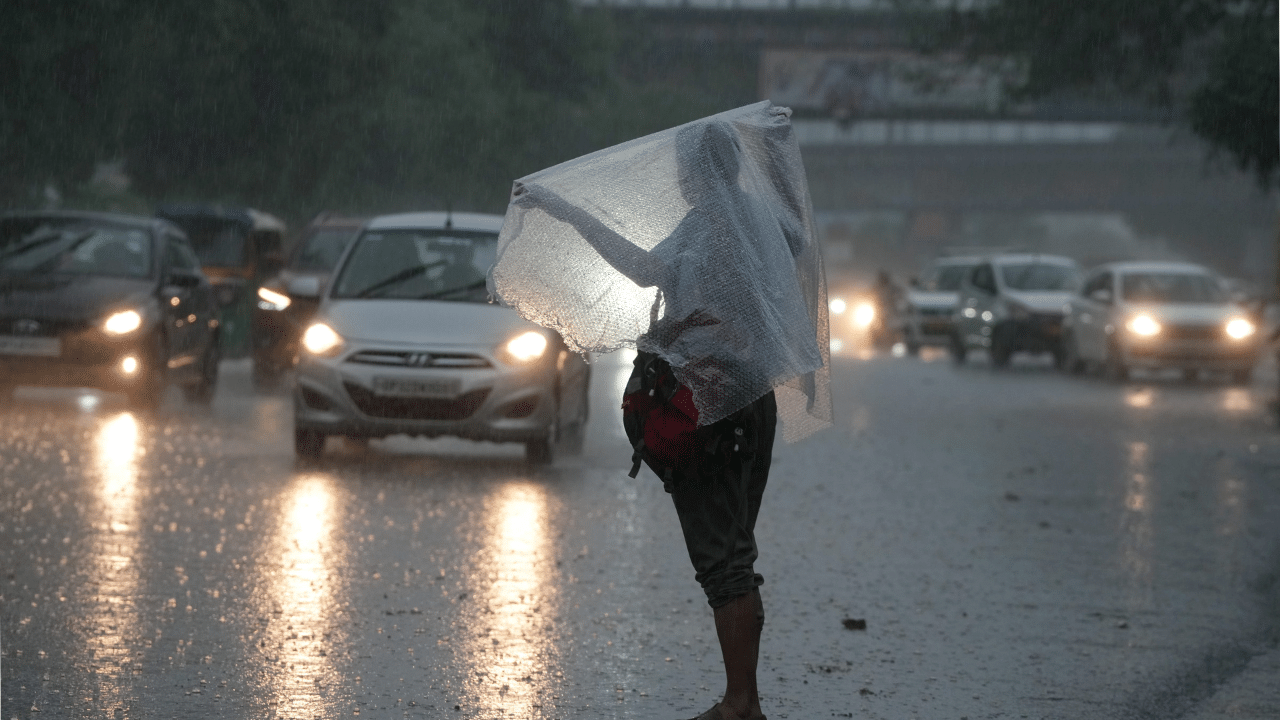 Kerala Rain alert: ഇന്നു മുതൽ മഴ കനക്കും... നാളെ കേരളത്തിലെ രണ്ടു ജില്ലകളില്‍ ഓറഞ്ച് അലര്‍ട്ട്