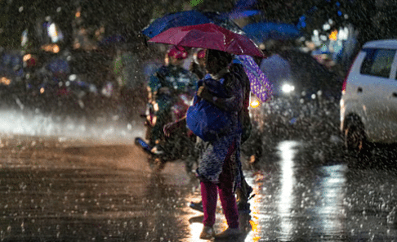 Kerala Rain Alert: സംസ്ഥാനത്തെ മഴ മുന്നറിയിപ്പിൽ മാറ്റം;  മൂന്ന് ജില്ലകളിൽ ഓറഞ്ച് അലർട്ട്, 8 ജില്ലകളിൽ യെലോ അലർട്ട്