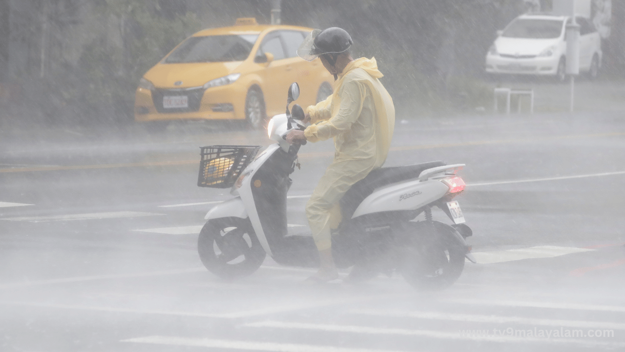 Kerala Rain Alert : ചക്രവാതച്ചുഴി; സംസ്ഥാനത്ത് ഇന്ന് ശക്തമായ മഴയ്ക്ക് സാധ്യത; ആറ് ജില്ലകളിൽ മഴ മുന്നറിയിപ്പ്