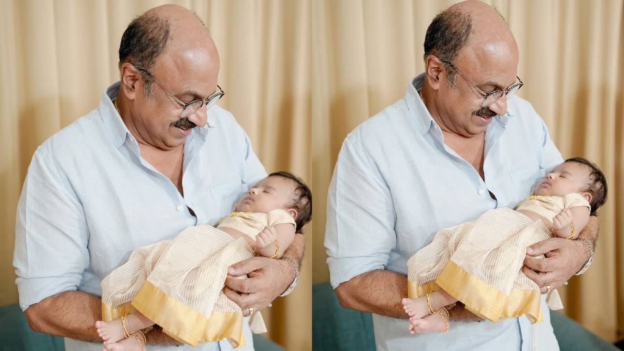 ഇതോടെ യുവതിയുടെ പരാതിയുടെ അടിസ്ഥാനത്തിൽ സിദ്ദിഖിന്റെ ജാമ്യം ഹൈക്കോടതി തടഞ്ഞിരുന്നു. ഇതോടെ അറസ്റ്റുണ്ടാകാതിരിക്കാൻ ഒരാഴ്ചയോളം നടൻ ഒളിവിലായിരുന്നു. തുടർന്ന് സുപ്രീംകോടതി ഇടക്കാല ആശ്വാസം അനുവദിച്ചതിന് പിന്നാലെയാണ് സിദ്ദീഖ് ഒളിവ് ജീവിതം അവസാനിപ്പിച്ച് കഴിഞ്ഞ ദിവസം പൊതുജനമധ്യത്തിൽ പ്രത്യക്ഷപ്പെട്ടത്. (image credits: instagram)