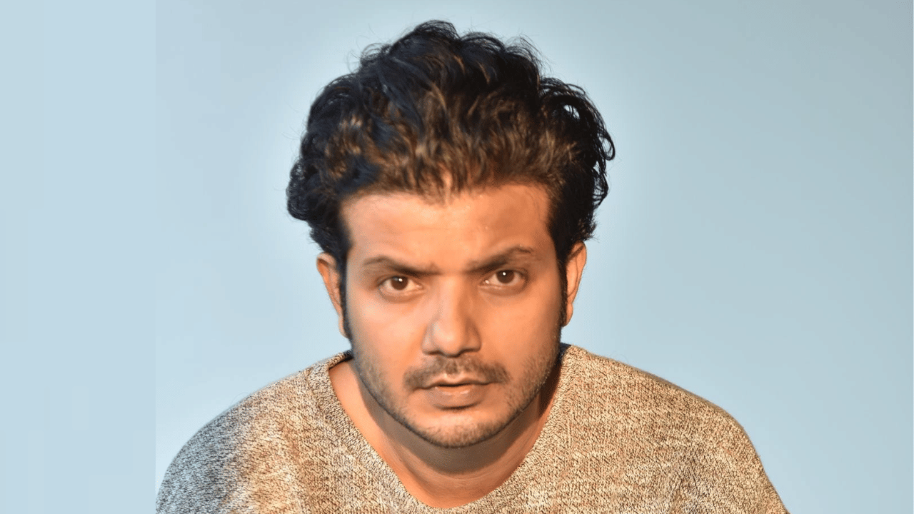 ഇതിന് മുൻപ്, അഭിമുഖത്തിനിടെ യൂട്യൂബ് ചാനൽ അവതാരകയോട് മോശമായി പെരുമാറിയതിന്റെ പേരിലായിരുന്നു ശ്രീനാഥ് ഭാസി ആരോപണങ്ങൾ നേരിട്ടത്. സംഭവത്തിൽ അവതാരകയുടെ പരാതിയിൽ പോലീസ് കേസെടുക്കുകയും, സംഭവസമയത്ത് ശ്രീനാഥ് ഭാസി ലഹരി ഉപയോഗിച്ചോയെന്നറിയാൻ പരിശോധന നടത്തുകയും ചെയ്തിരുന്നു. എന്നാൽ, ഭാസി പരാതിക്കാരിയോട് മാപ്പ് പറഞ്ഞതിനെ തുടർന്ന് കേസ് ഒത്തുതീർപ്പായി. (Image Credits: Sreenath Bhasi Facebook)