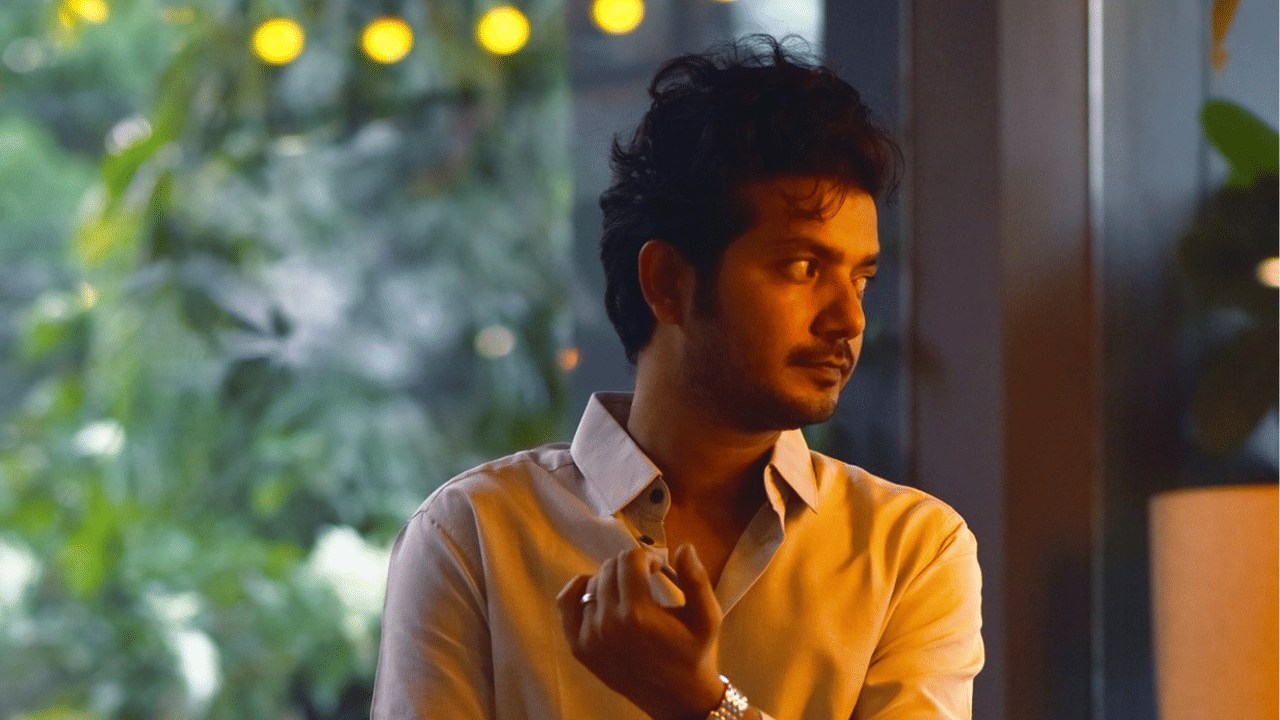 ഓം പ്രകാശിനെതിരായ മയക്കുമരുന്ന് കേസിലെ റിമാൻഡ് റിപ്പോർട്ടിൽ ശ്രീനാഥ് ഭാസിയുടെയും പ്രയാഗ മാർട്ടിന്റെയും പേരുകൾ ഉയർന്നിട്ടുണ്ട്. ഇവർ ഓം പ്രകാശിന്റെ മുറി സന്ദർശിച്ചുവെന്നാണ് റിപ്പോർട്ടിൽ പറയുന്നത്. ഇവർക്ക് പുറമെ 20- ഓളം പേർ ഓം പ്രകാശിന്റെ മുറിയിൽ എത്തിയിട്ടുണ്ട്. കേസിൽ അന്വേഷണം പുരോഗമിക്കുകയാണ്. (Image Credits: Sreenath Bhasi Facebook)