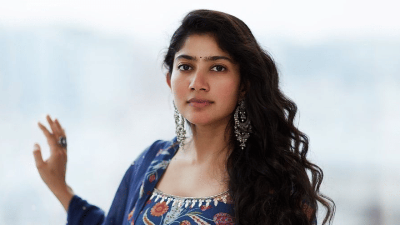 Sai Pallavi: ഇന്ത്യൻ സൈന്യം പാകിസ്താനിലെ ജനങ്ങളെ ഭീരകരരായാണ് കാണുന്നത്; സായ് പല്ലവിയുടെ പഴയ അഭിമുഖം വിവാദമാകുന്നു Sai Pallavi: ഇന്ത്യൻ സൈന്യം പാകിസ്താനിലെ ജനങ്ങളെ ഭീരകരരായാണ് കാണുന്നത്; സായ് പല്ലവിയുടെ പഴയ അഭിമുഖം വിവാദമാകുന്നു