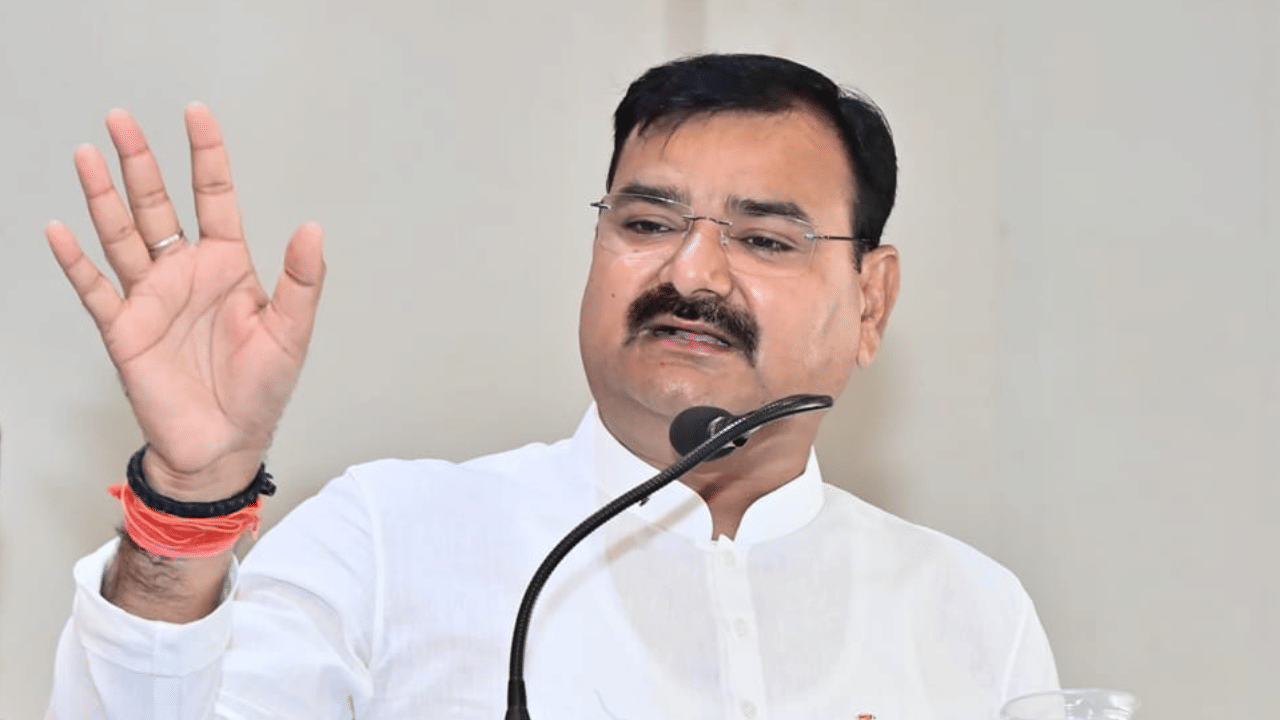 Sanjay Singh Gangwar: പശുപരിപാലനത്തിലൂടെ ക്യാൻസറിനെ ഭേദമാക്കാം; വിവാദ പരാമർശവുമായി യുപി മന്ത്രി സഞ്ജയ് സിങ് ഗാങ്‌വർ
