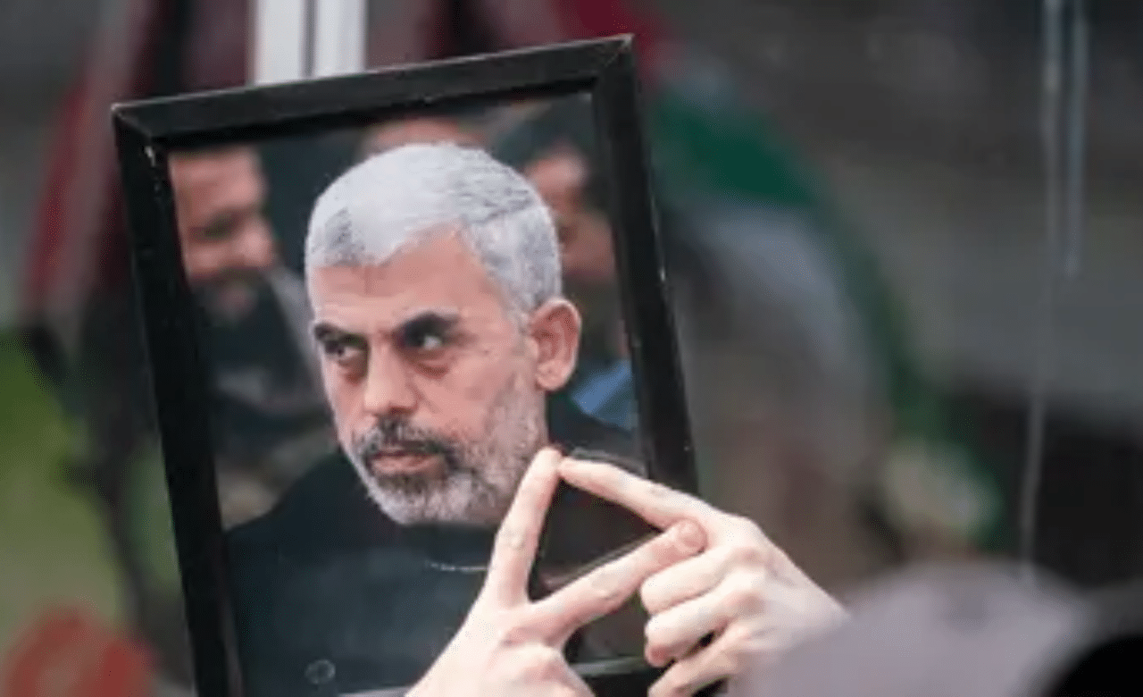 Israel- Hamas War: ഹമാസ് തലവൻ യഹ്യ സിൻവർ കൊല്ലപ്പെട്ടു? സ്ഥിരീകരണത്തിനായി ഡിഎൻഎ പരിശോധന നടത്തുമെന്ന് ഇസ്രായേൽ Israel- Hamas War: ഹമാസ് തലവൻ യഹ്യ സിൻവർ കൊല്ലപ്പെട്ടു? സ്ഥിരീകരണത്തിനായി ഡിഎൻഎ പരിശോധന നടത്തുമെന്ന് ഇസ്രായേൽ