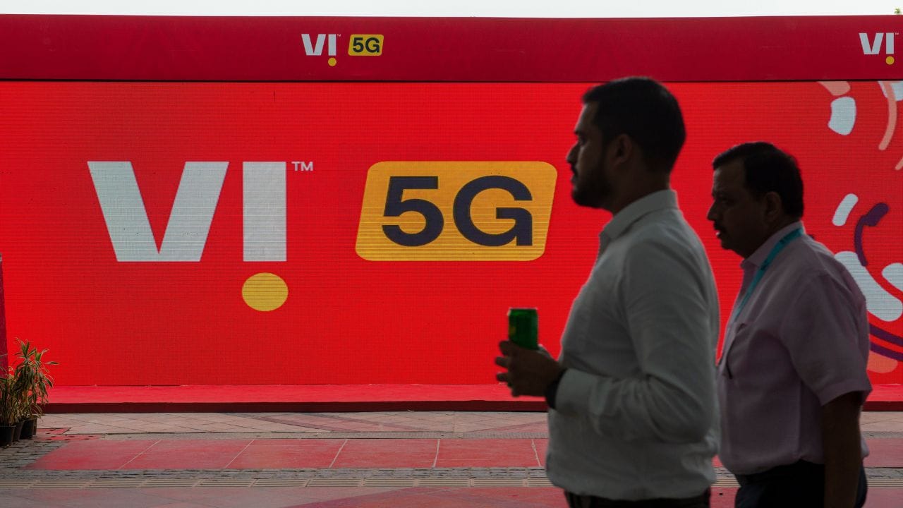 449 രൂപയുടെ ഹീറോ പ്ലാനില്‍ അണ്‍ലിമിറ്റഡ് വോയിസ് കോളുകള്‍, പ്രതിദിനം 100 എസ്എംഎസ്, പ്രതിദിനം 3 ജിബി ഡാറ്റ എന്നിവയാണ് 28 ദിവസ വാലിഡിറ്റിയില്‍ വരുന്നത്. (Image Credits: Pradeep Gaur/SOPA Images/LightRocket via Getty Images)