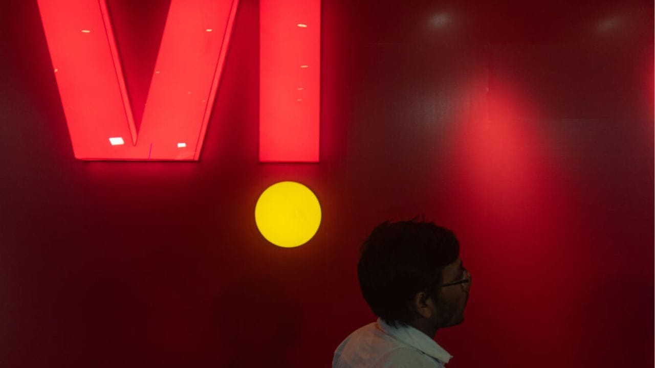 പ്രീപെയ്ഡ് ഉപഭോക്താക്കള്‍ക്ക് സന്തോഷ വാര്‍ത്തയുമായാണ് വിഐ എത്തിയിട്ടുള്ളത്. വിഐ ഹിറോ അണ്‍ലിമിറ്റഡ് 449 രൂപയുടെയും 978 രൂപയുടെയും പ്ലാനുകള്‍ ഉപയോഗിച്ച് റീചാര്‍ജ് ചെയ്യുന്ന എല്ലാ പ്രീപെയ്ഡ് ഉപഭോക്താക്കള്‍ക്കും വമ്പന്‍ ഓഫറാണ് കമ്പനി നല്‍കുന്നത്. (Image Credits: Kabir Jhangiani/NurPhoto via Getty Images)